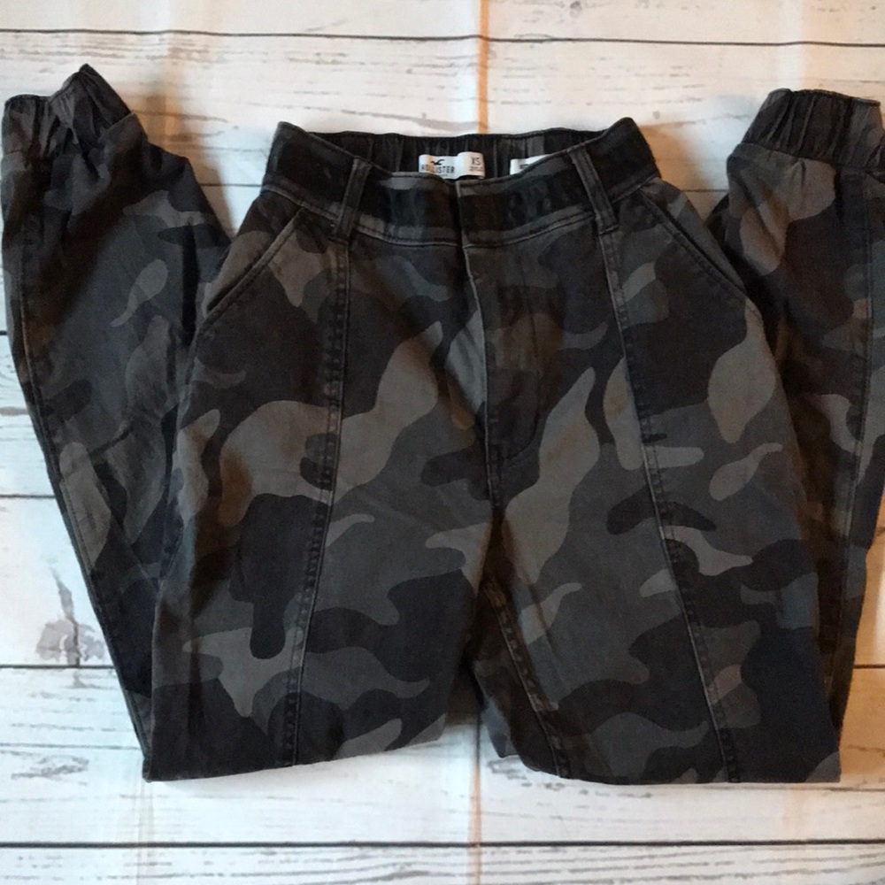Hollister ultra high rise camo print pants - Picture 1 of 5